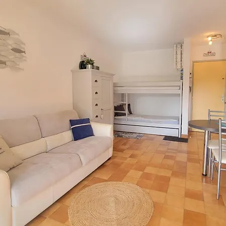 Cosy Family Cocoon With Beautiful Loggia Fréjus